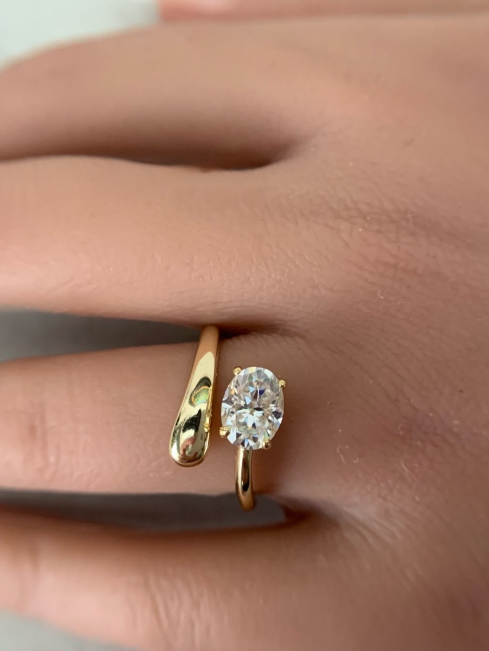 1.5CT Oval Cut Solitaire Moissanite Twist Band Engagement Ring